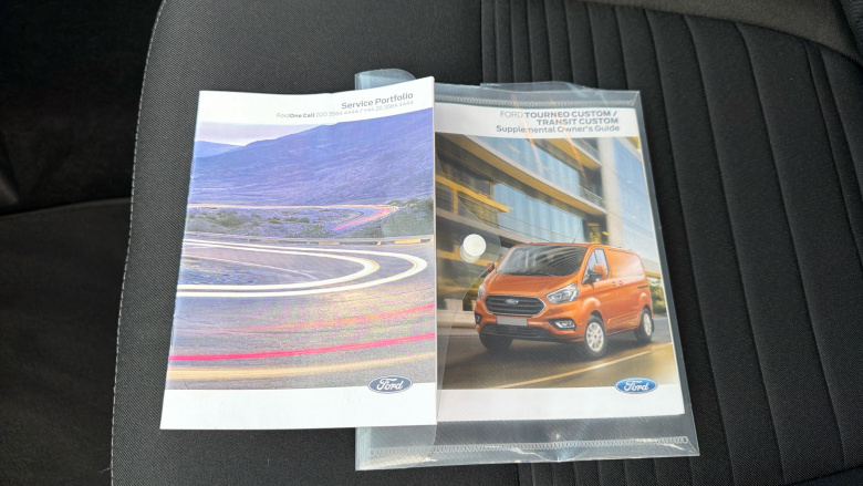 Ford Transit Custom 300 L2 Diesel Fwd 2.0 EcoBlue 130ps Low Roof D/Cab Limited Van